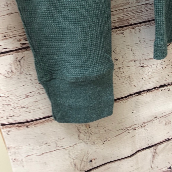 New Old Navy Men's Thermal Tee - Picture 4 of 7
